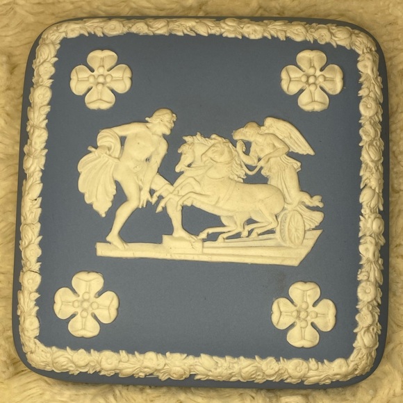 Vtg 70’s Square Wedgwood Jasperware Style Light Blue Trinket/Jewelry Box - Picture 7 of 12